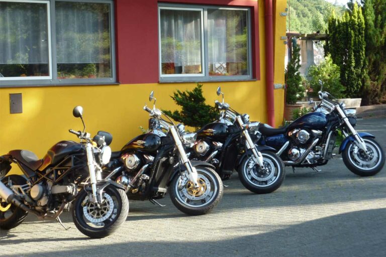 hotel-sonnenberg-bikerhotel-3-1280